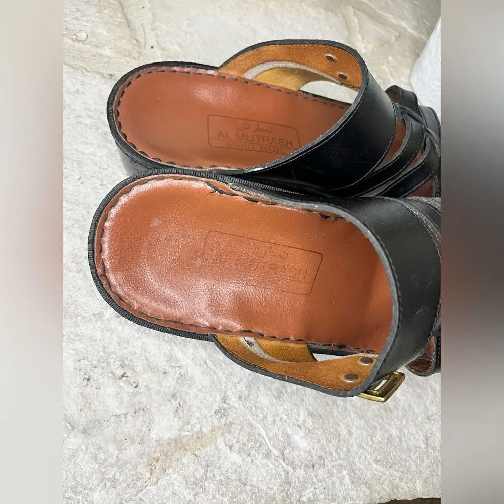 Al Mutrash Black leather toe ring slides sz 10